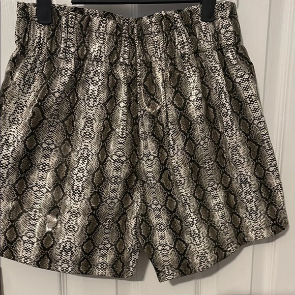 ramisu Pants - Snake Print Women's Shorts
